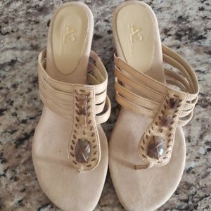 New Aerosoles beige cork wedge sandals size 10